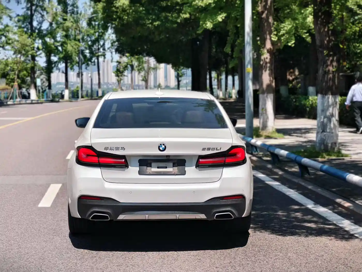 BMW 5 Series 2021 525Li M Sport Package фото 8