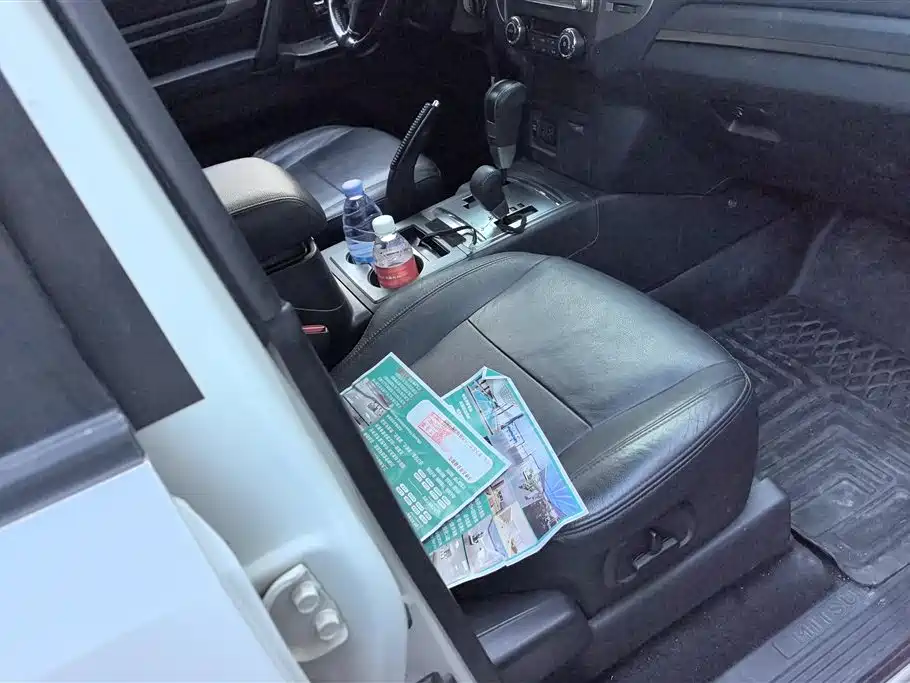 Mitsubishi Pajero (Import) 2015 3.0L Automatic Elite Premium Edition China V фото 8