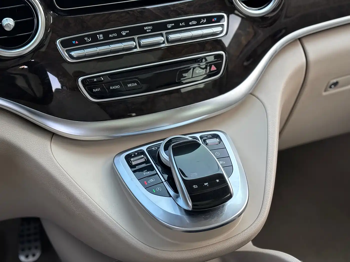 Mercedes-Benz V-Class 2017 Model V 260 L Premium Extended Edition фото 11