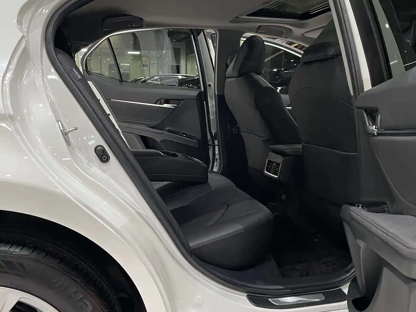 Toyota Camry 2021 2.0G Luxury Edition фото 11
