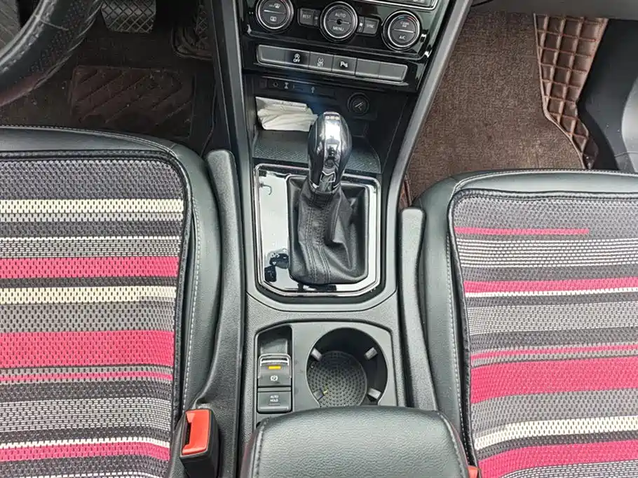 Volkswagen Touran 2018 Touran L 280TSI DSG Comfort 7-seater China V фото 16
