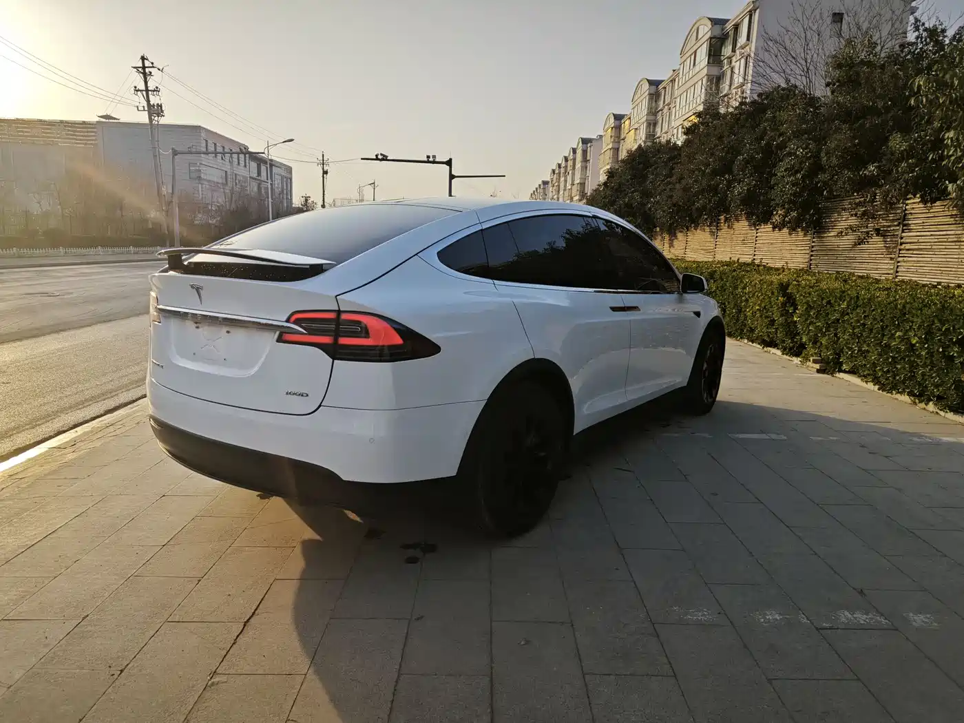 TESLA MODEL X