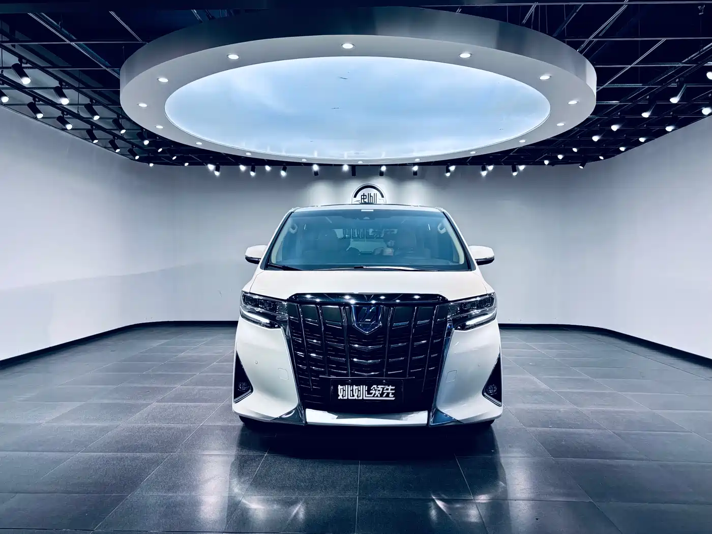 Toyota Alphard 2021 Hybrid 2.5L Premium фото 2