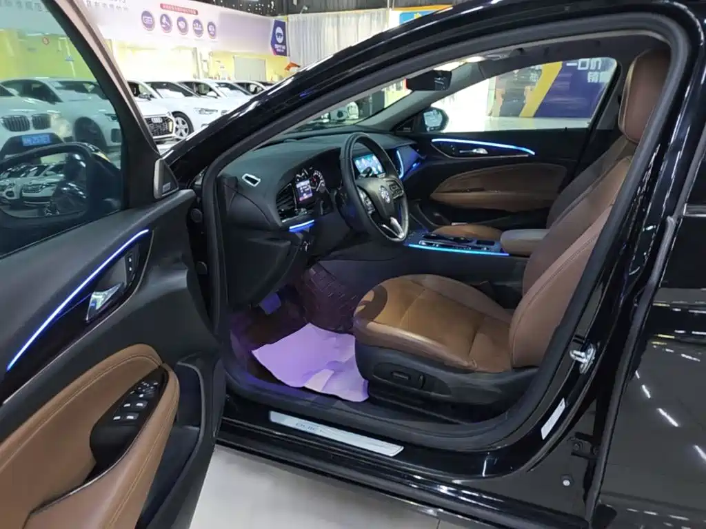 Photo 16 - Buick Regal
