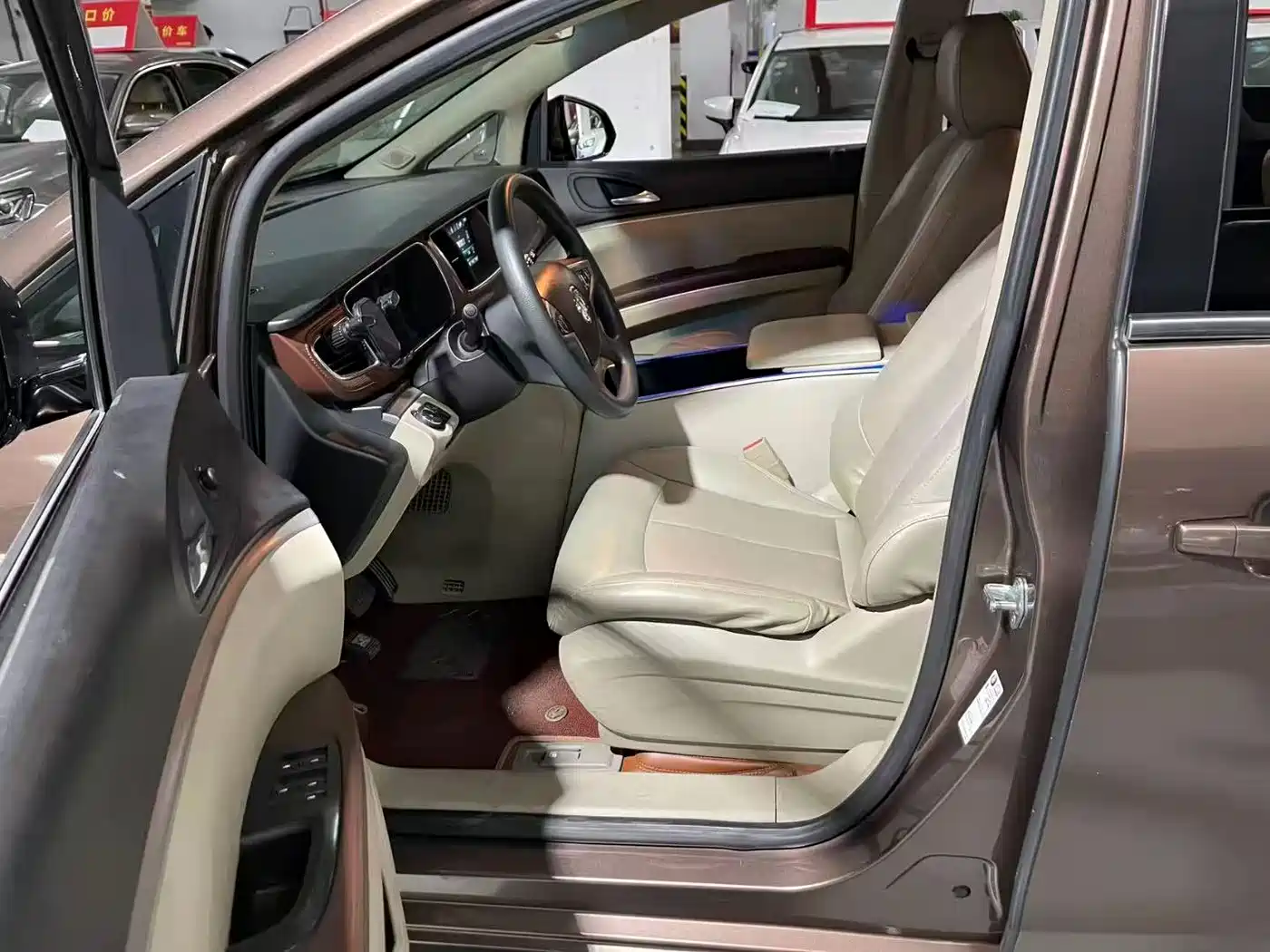 Buick GL8 2018 28T Comfort China VI фото 8
