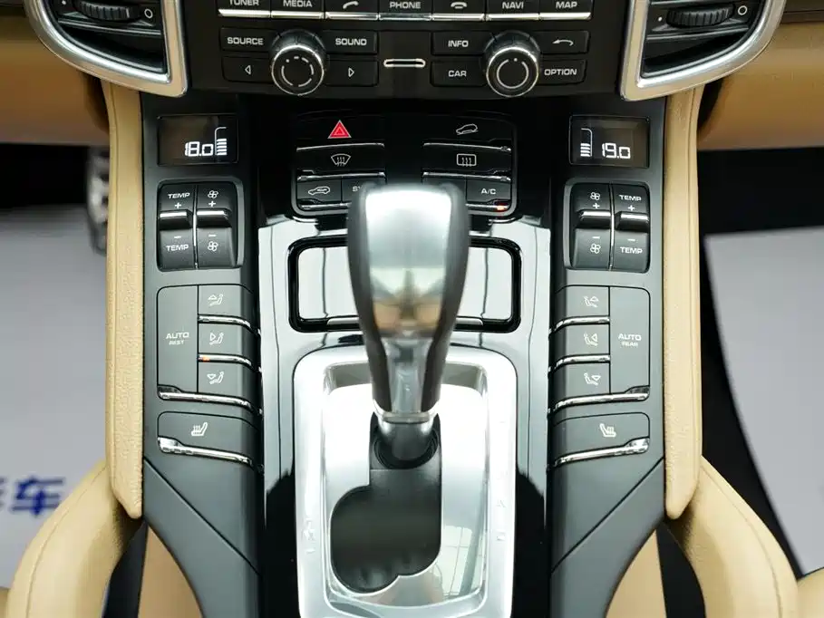 Porsche Cayenne 2014 Cayenne Platinum Edition 3.0T фото 25