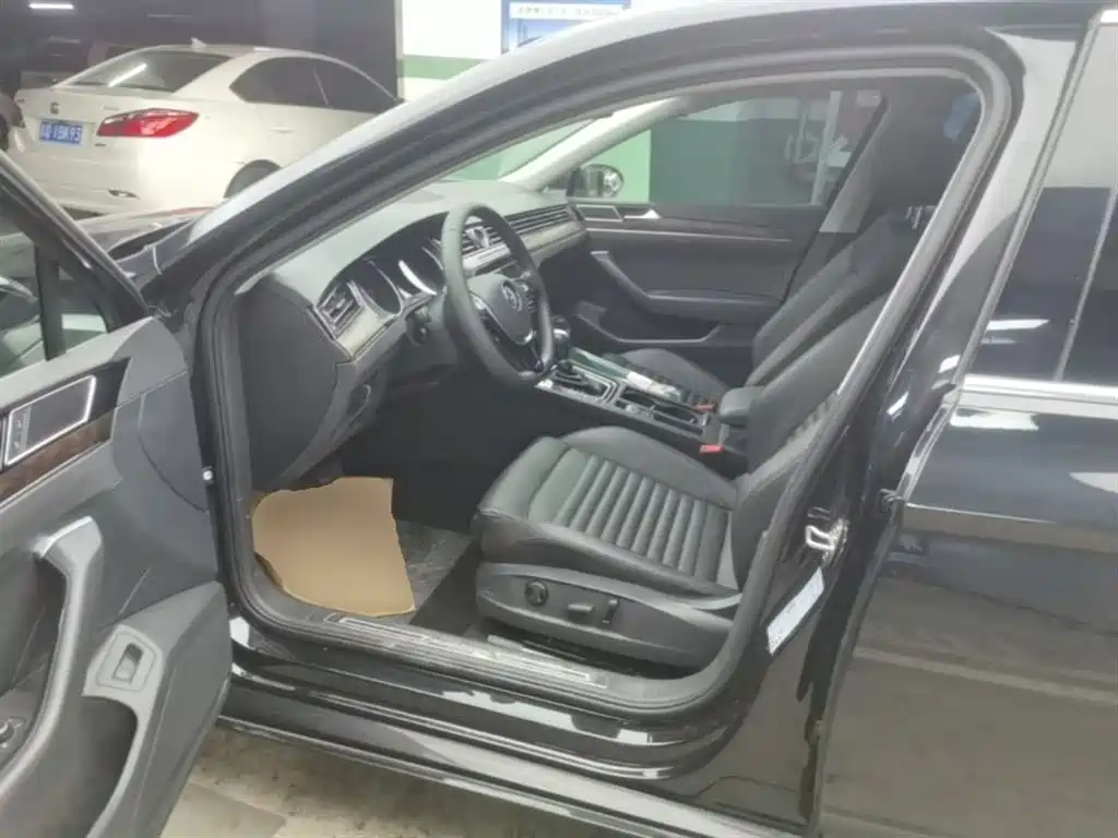 Volkswagen Magotan 2018 Facelift 330TSI DSG Luxury фото 15