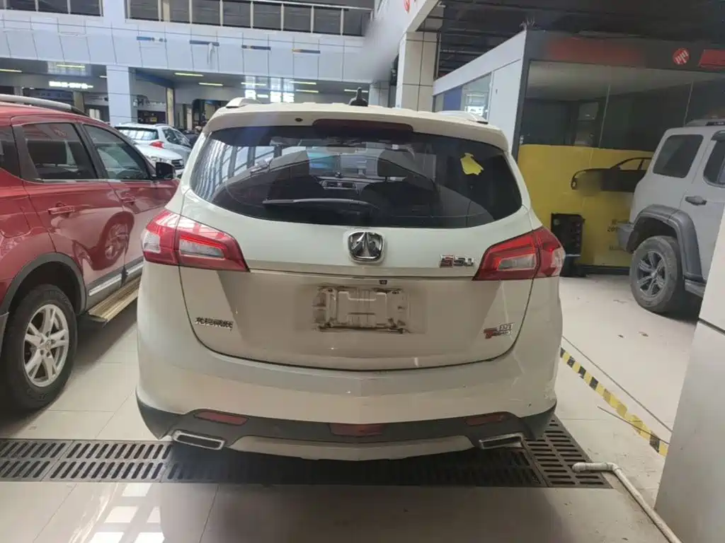 BAIC Weiwang S50 2017 2016 1.5T CVT Joy Elite