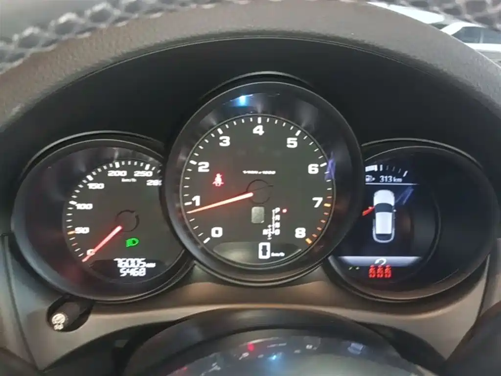 PORSCHE MACAN