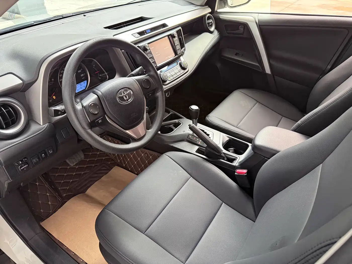 Toyota RAV4 Rongfang 2018 2.0L CVT 2WD Trend X Edition фото 7
