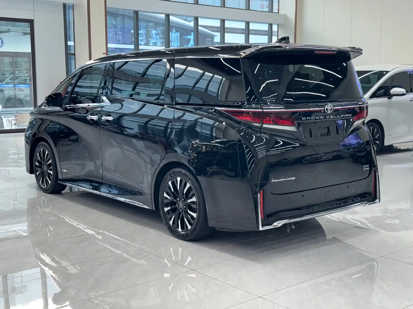 Toyota Vellfire 2024 Crown Hybrid 2.5L Premium Edition фото 11