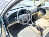 Фото 8 - Hyundai Elantra