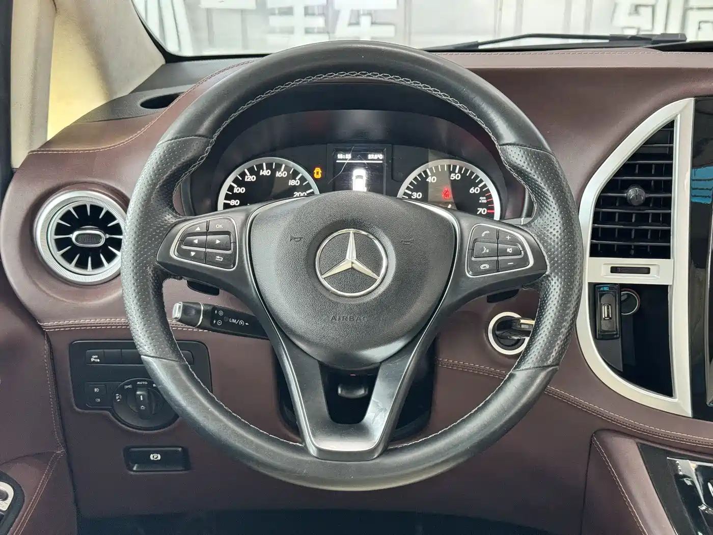 Mercedes-Benz Vito 2018 2.0T Business Edition China VI фото 16