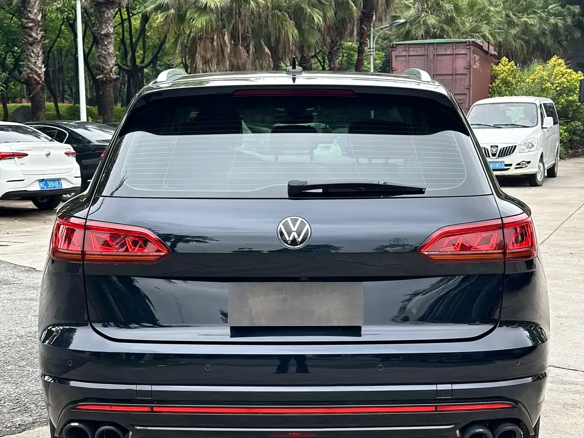 Фото 8 - Volkswagen Touareg