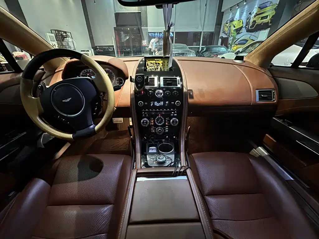Фото 13 - Aston Martin Rapide