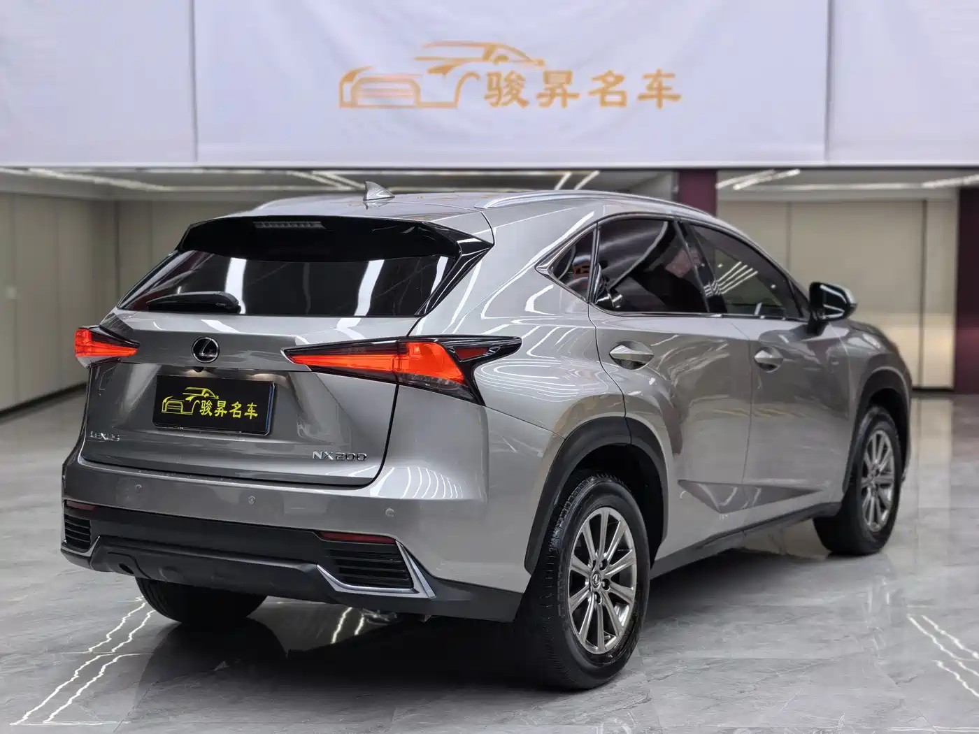 Фото 6 - Lexus NX
