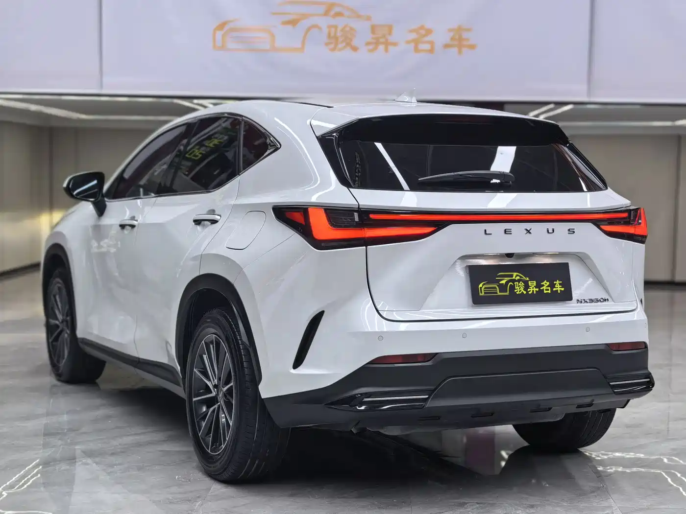 Фото 4 - Lexus NX