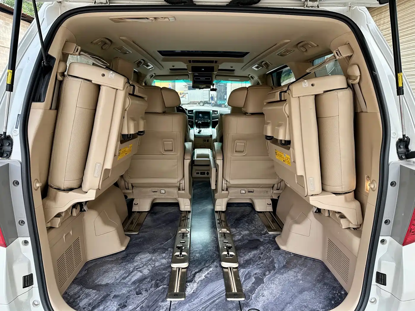 Toyota Alphard фото 17