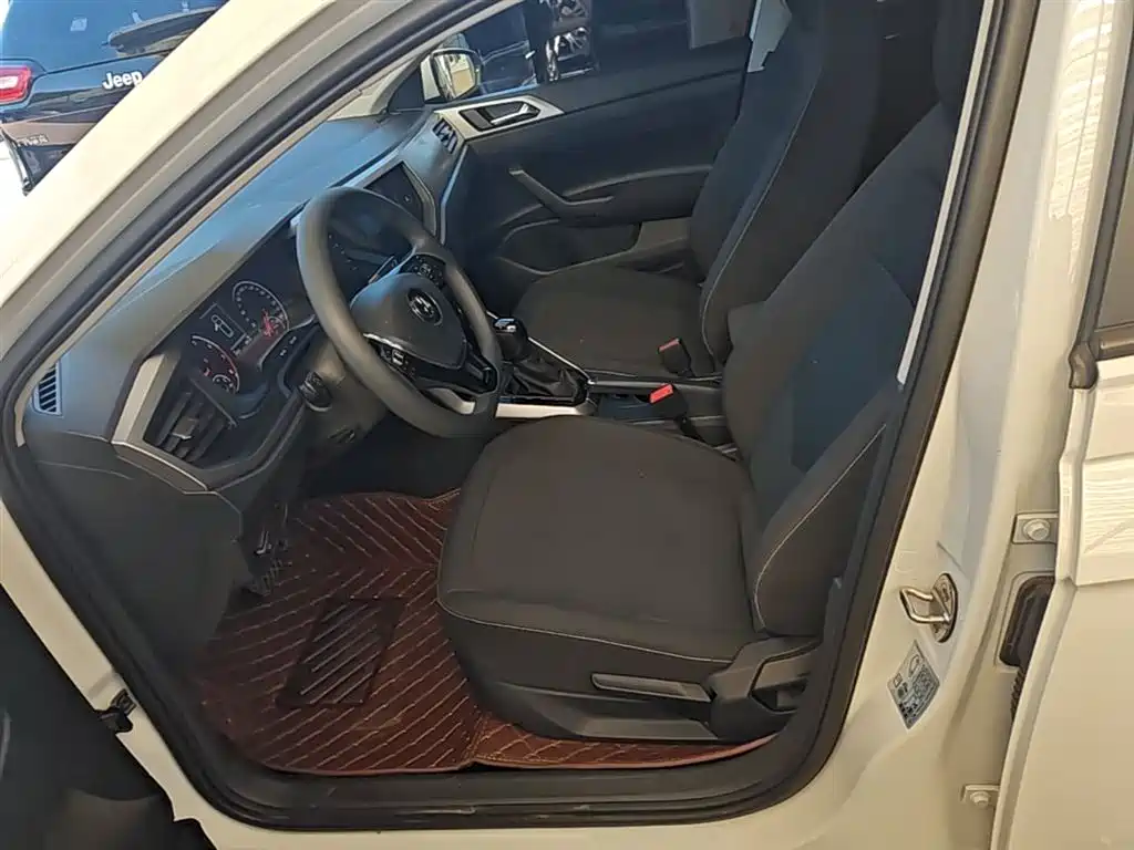 Volkswagen Polo 2019 Plus 1.5L Automatic Panorama Enjoyment Edition фото 15