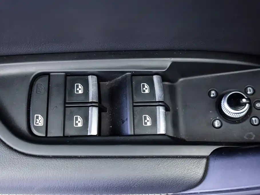 Audi Q5L 2020 Facelift 40 TFSI Honor Fashion фото 19