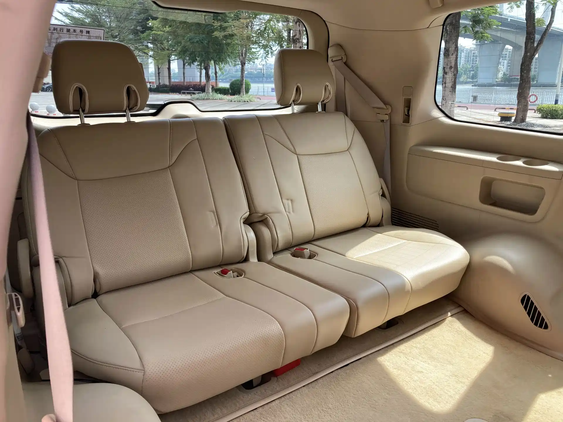 Фото 12 - Lexus LX