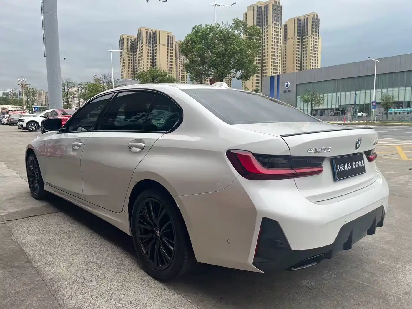 BMW 3 Series 2023 325Li M Sport Black Night Package фото 10