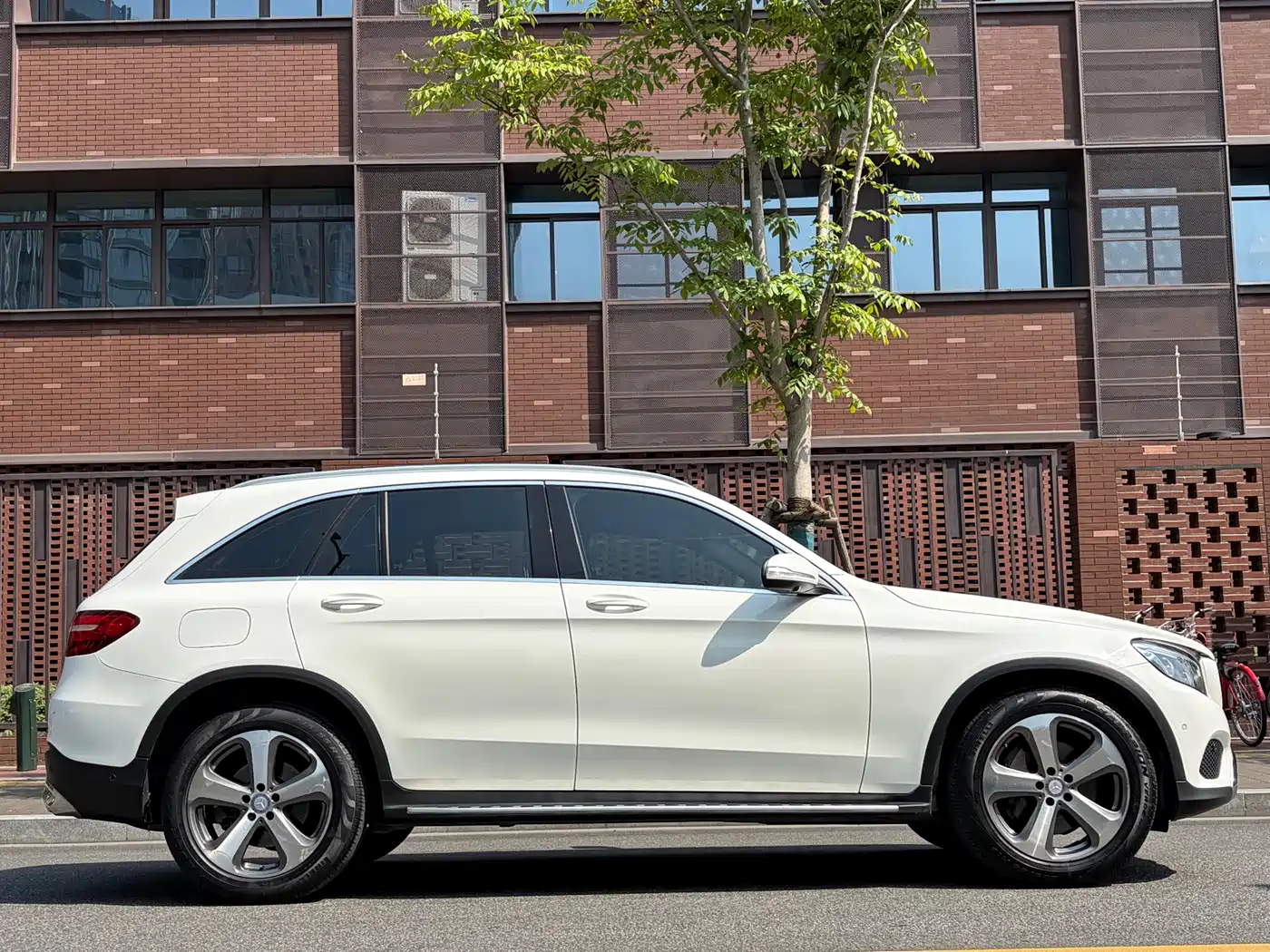 Mercedes-Benz GLC 2016 GLC 300 4MATIC Dynamic фото 5
