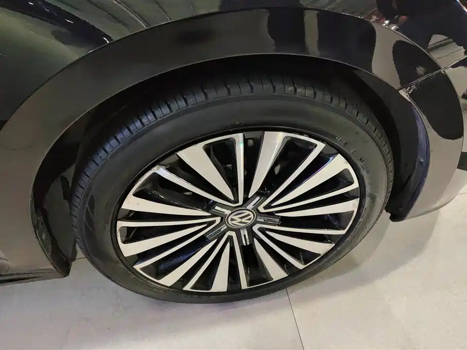 Volkswagen Passat 2020 330TSI Luxury Edition China VI фото 6