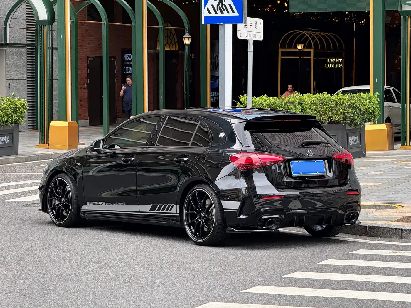Mercedes-Benz A-Class AMG (Import) 2024 Facelift AMG A 35 4MATIC фото 4