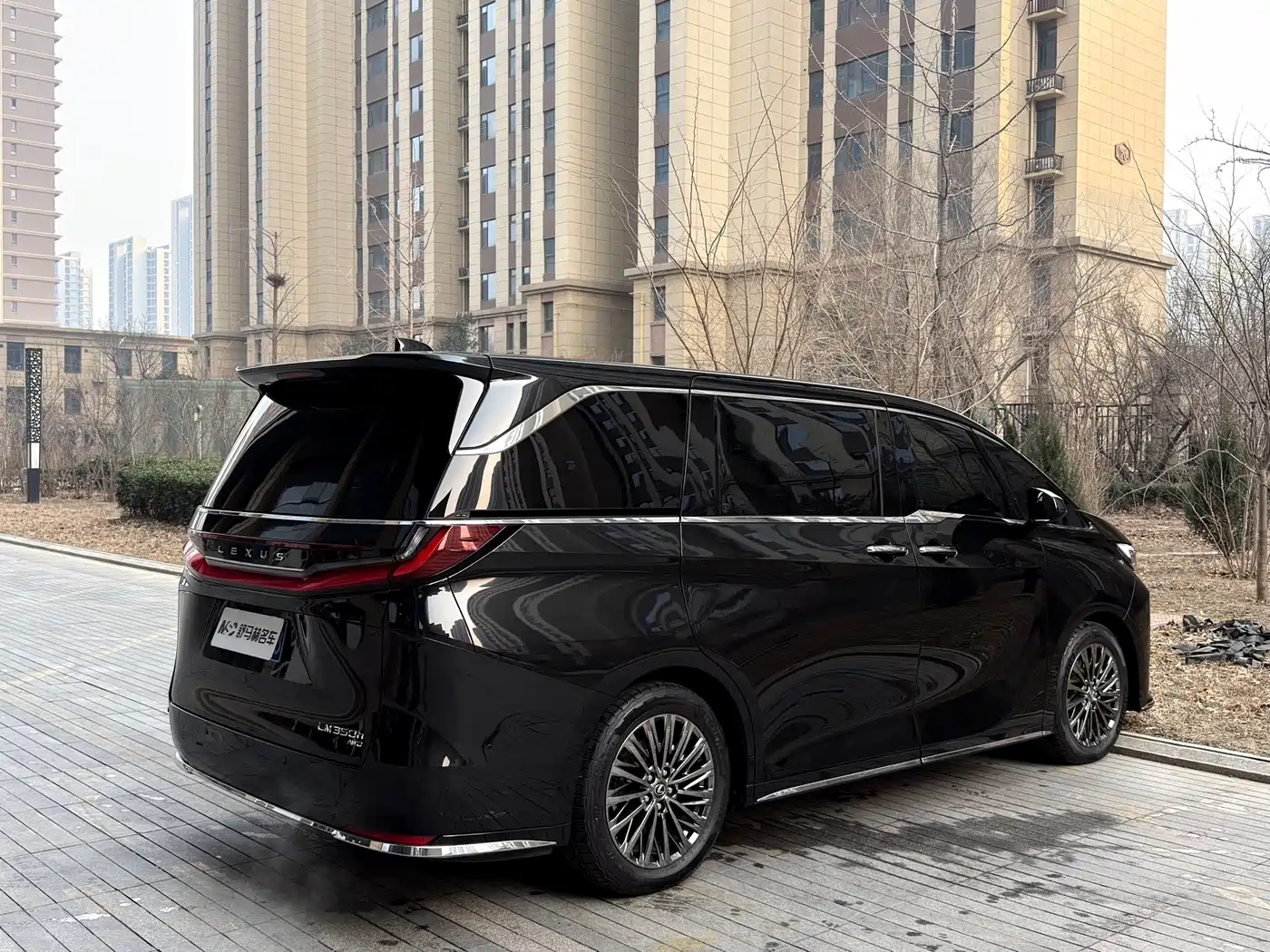 Lexus LM 2023 350h 7-Seater Elegance Edition фото 5