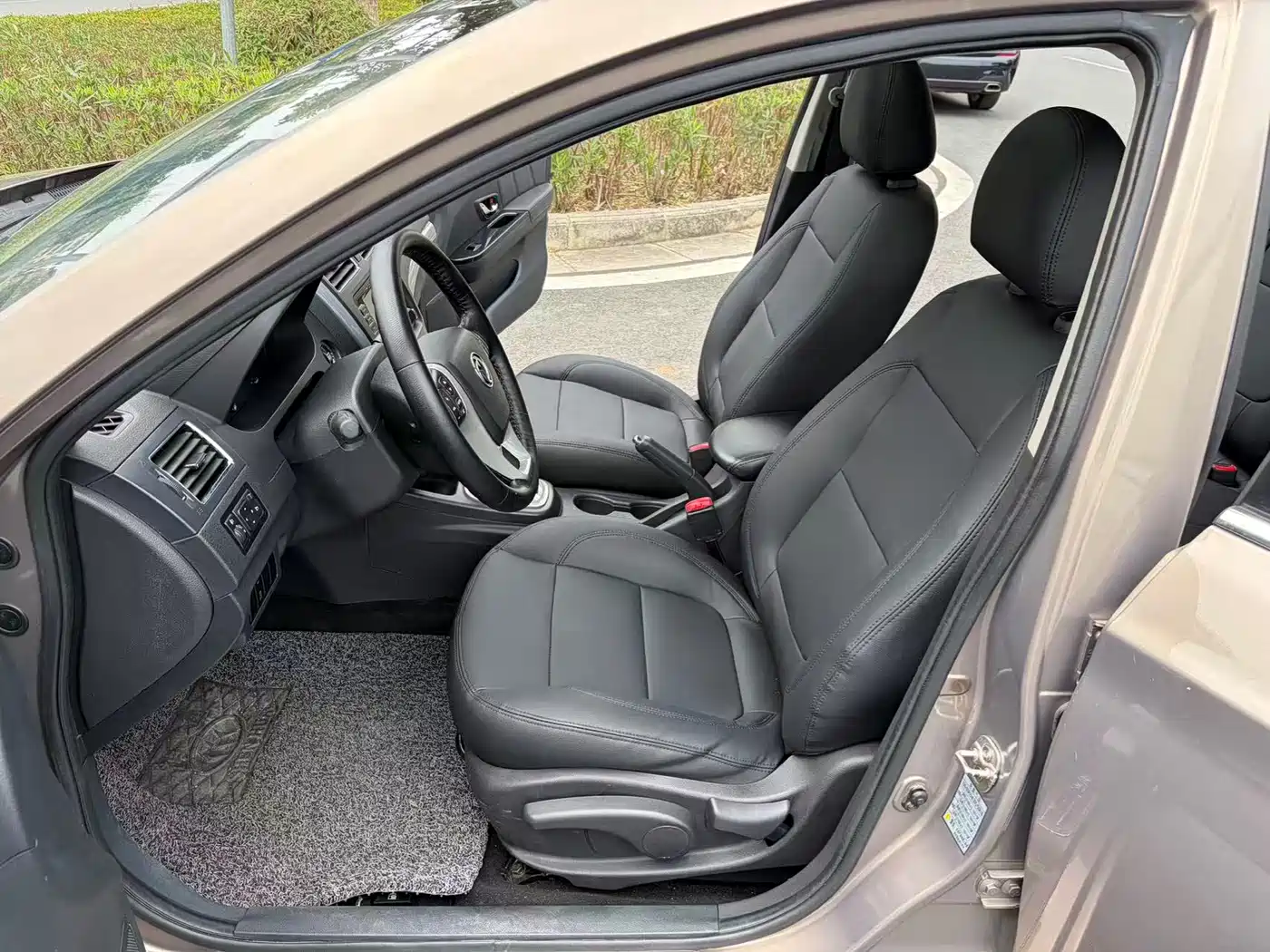Dongfeng Fengxing Jingyi S50 2016 2014 1.6L CVT Flagship