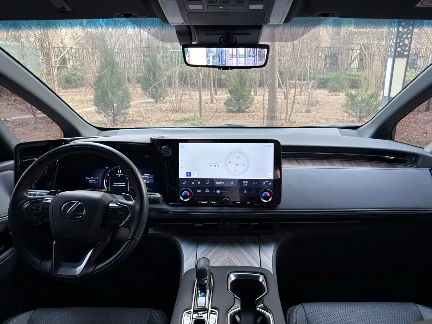 Lexus LM 2023 350h 7-Seater Elegance Edition фото 9