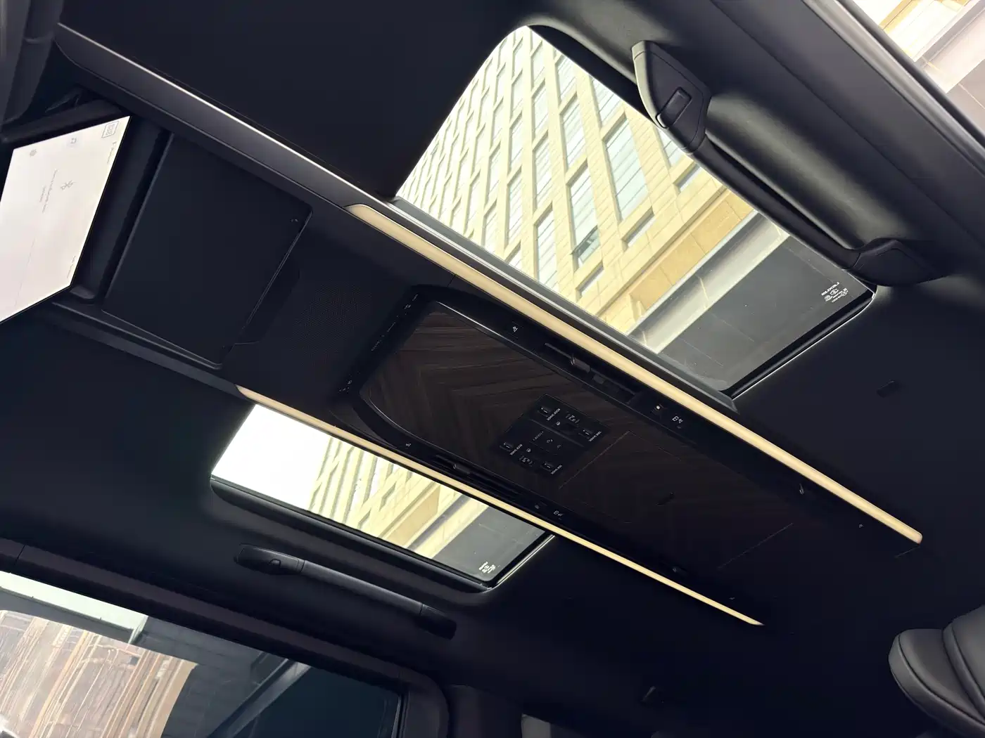 Lexus LM 2023 350h 7-Seater Elegance Edition фото 16