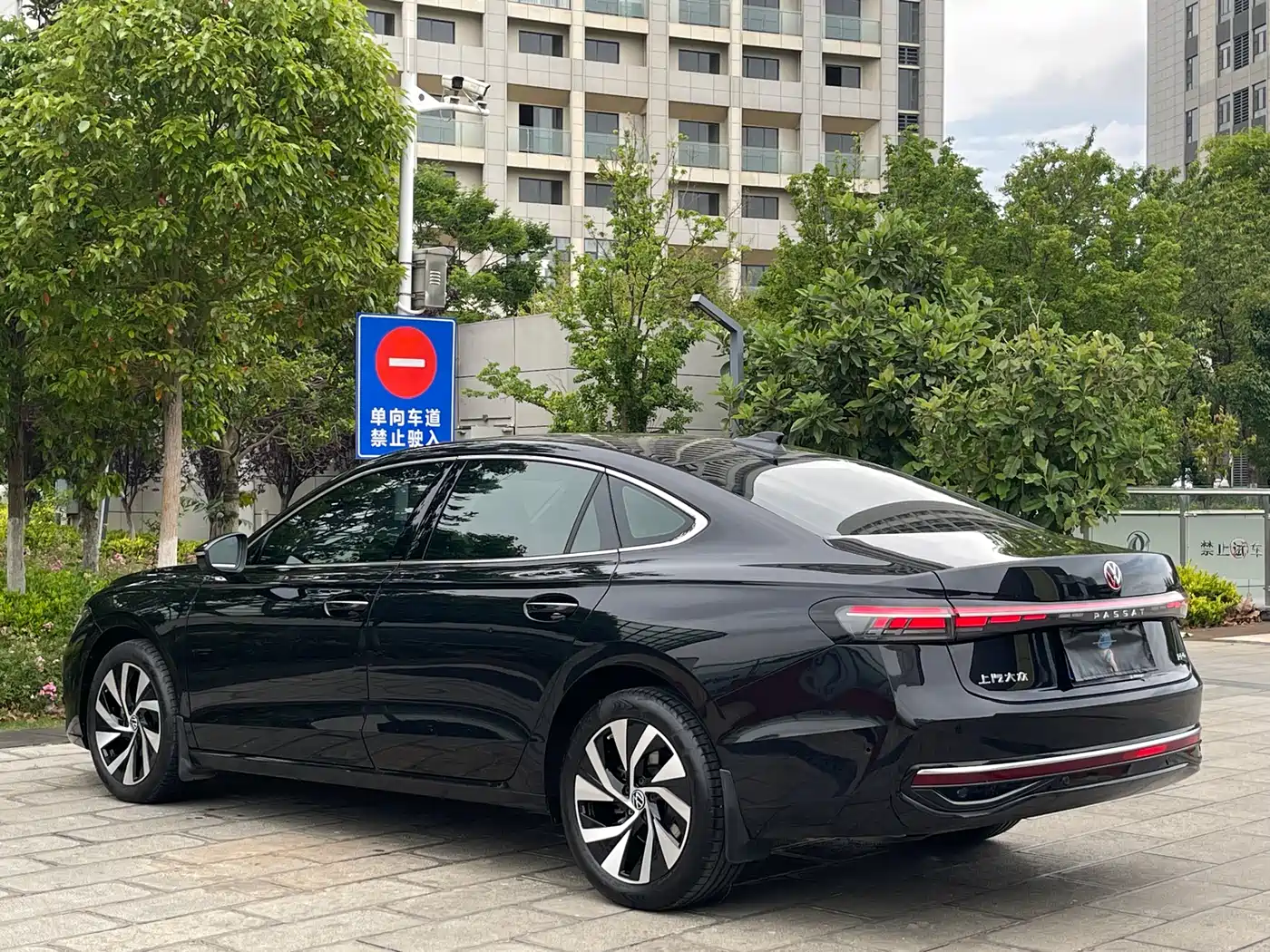 Volkswagen Passat 2025 Pro 380TSI Dragon Fortune Edition фото 6