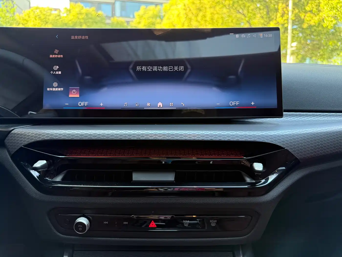BMW 3 Series 2025 330Li M Sport Night Edition фото 16