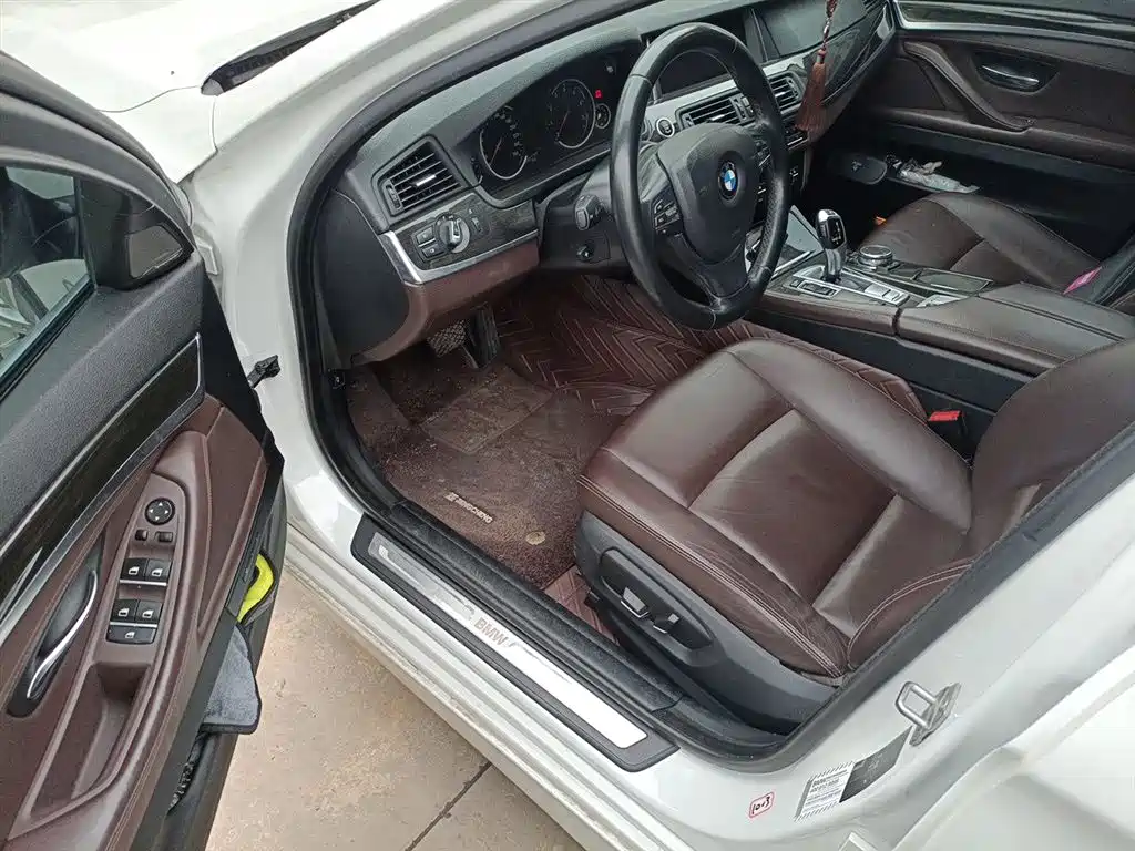 BMW 5 Series 2014 525Li Luxury Design Package фото 14