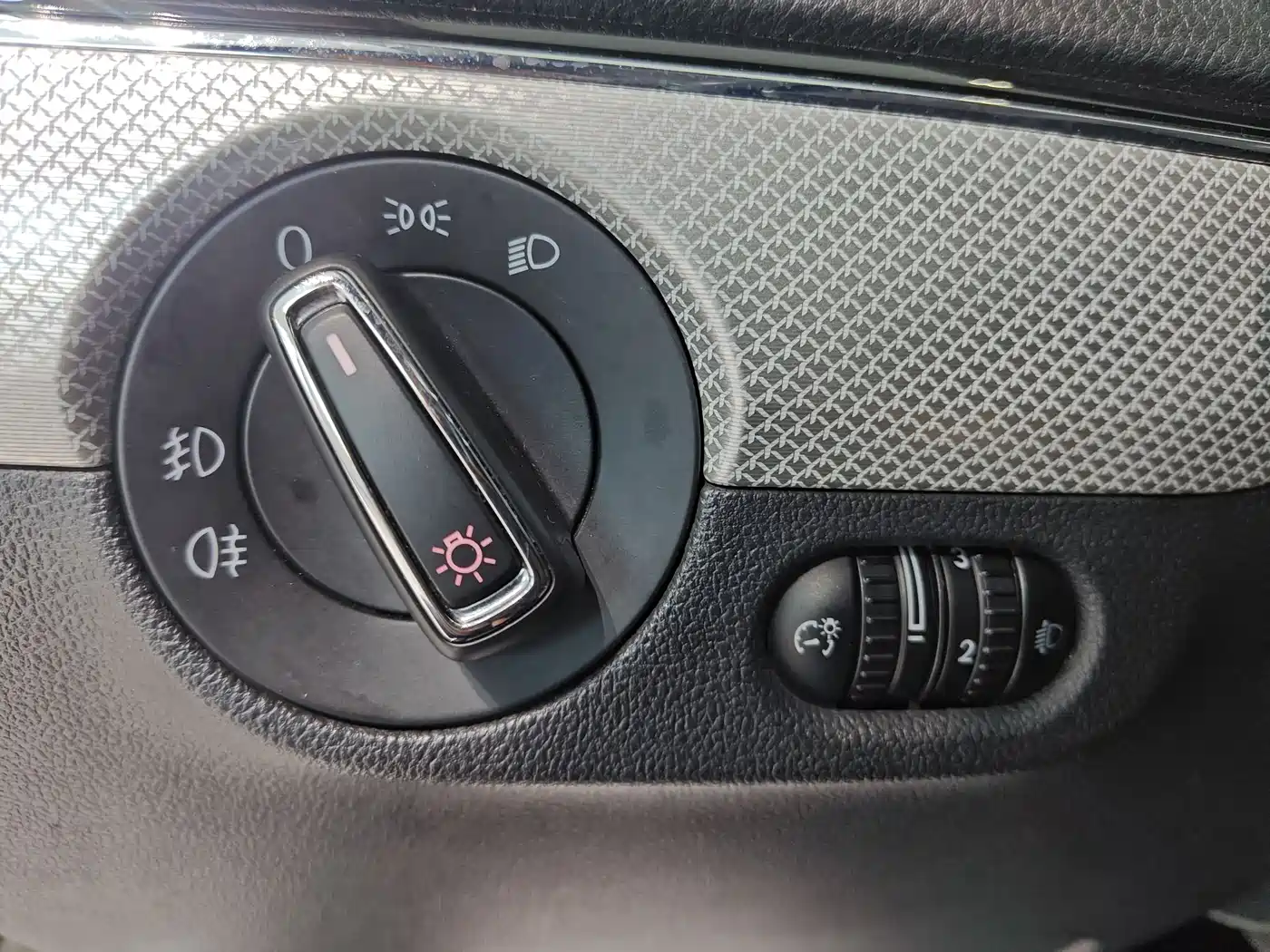 Volkswagen Sagitar 2017 230TSI Automatic Comfort фото 16