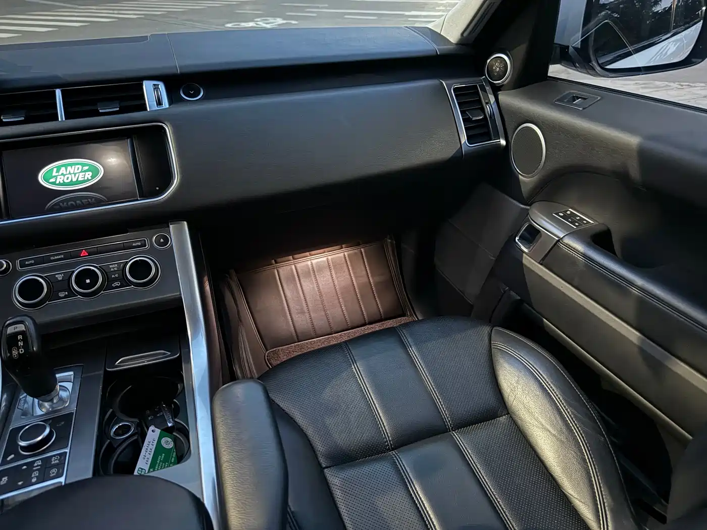 Land Rover Range Rover Sport 2016 Model 3.0 SC V6 SE фото 12