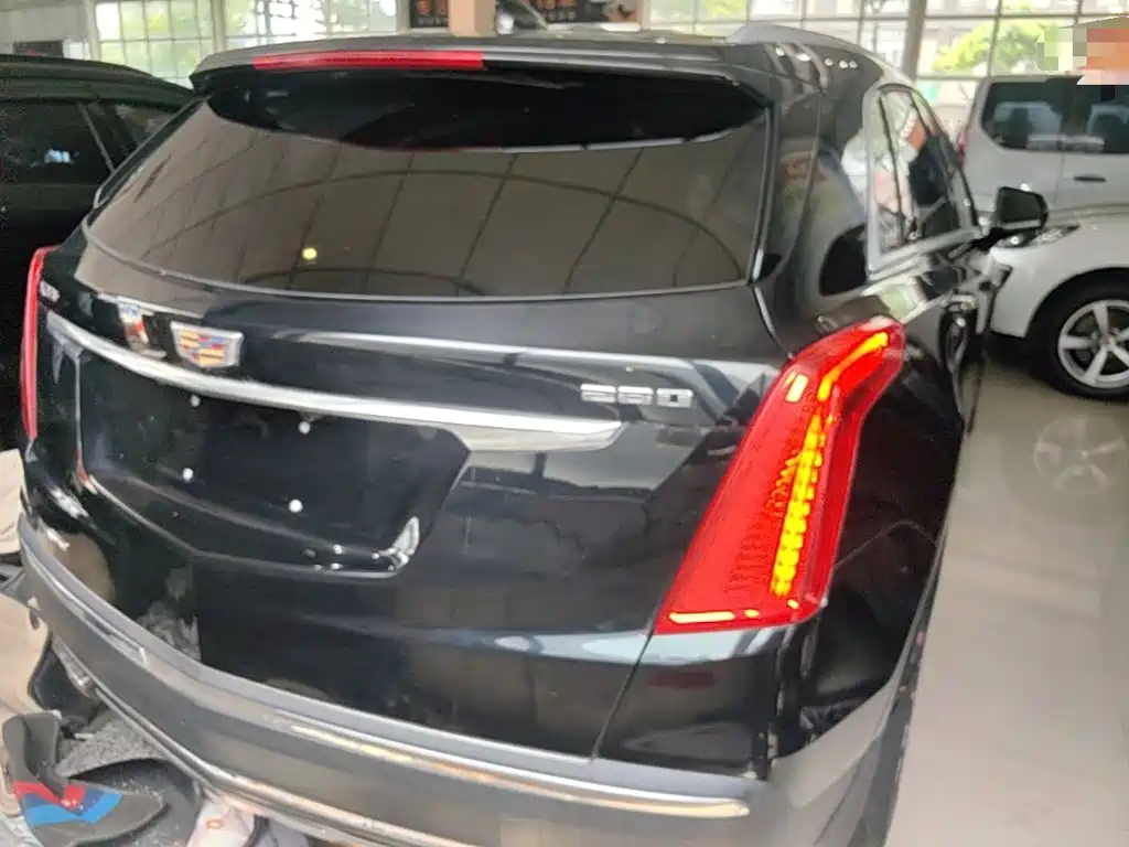 Фото 6 - Cadillac XT5
