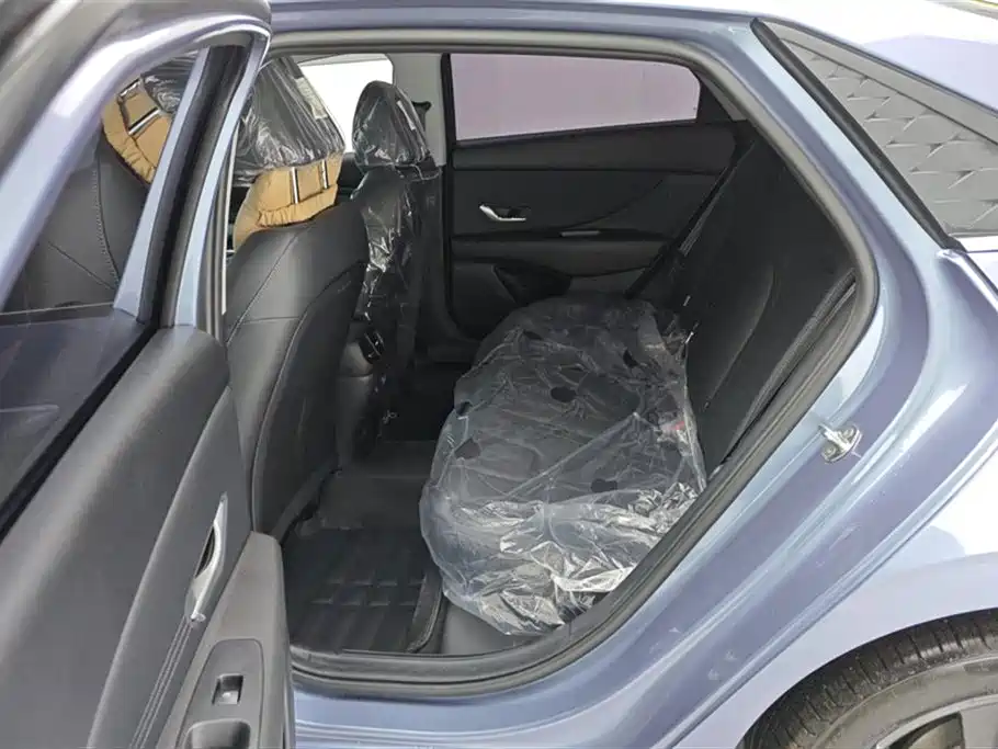 Hyundai Elantra 2023 1.5L CVT GLX Elite Edition фото 11