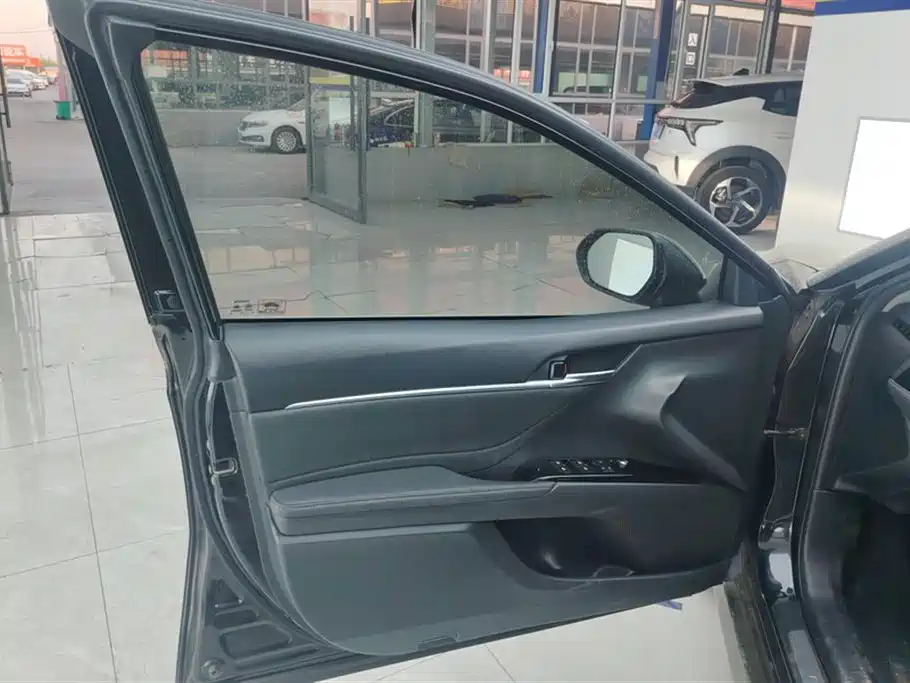 Toyota Camry 2018 2.5G Luxury Edition фото 7