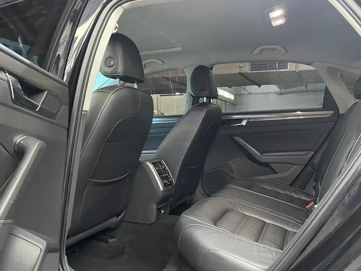 Volkswagen Passat 2017 330TSI DSG Prestige фото 12