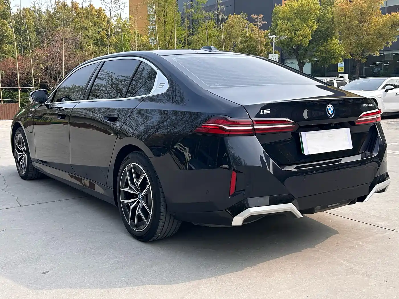 BMW I5