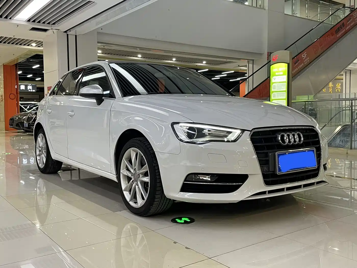 Audi A3 2015 Sportback 40 TFSI Automatic Comfort фото 3