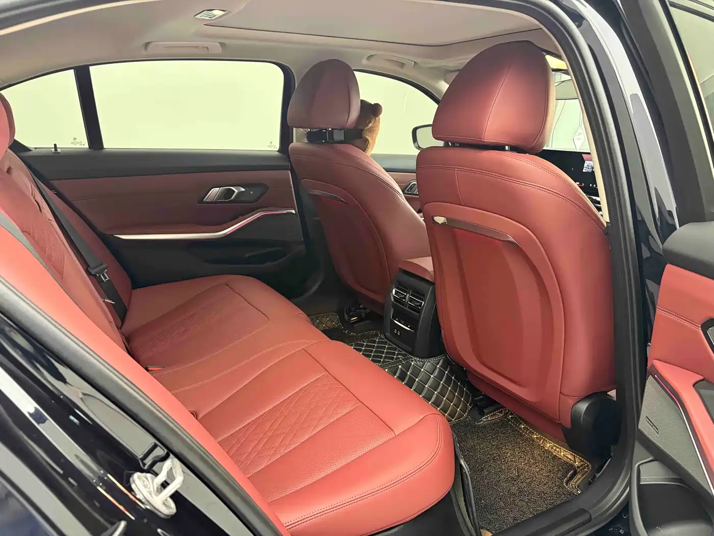 BMW 3 Series 2024 325Li M Sport Shadowline Package фото 8