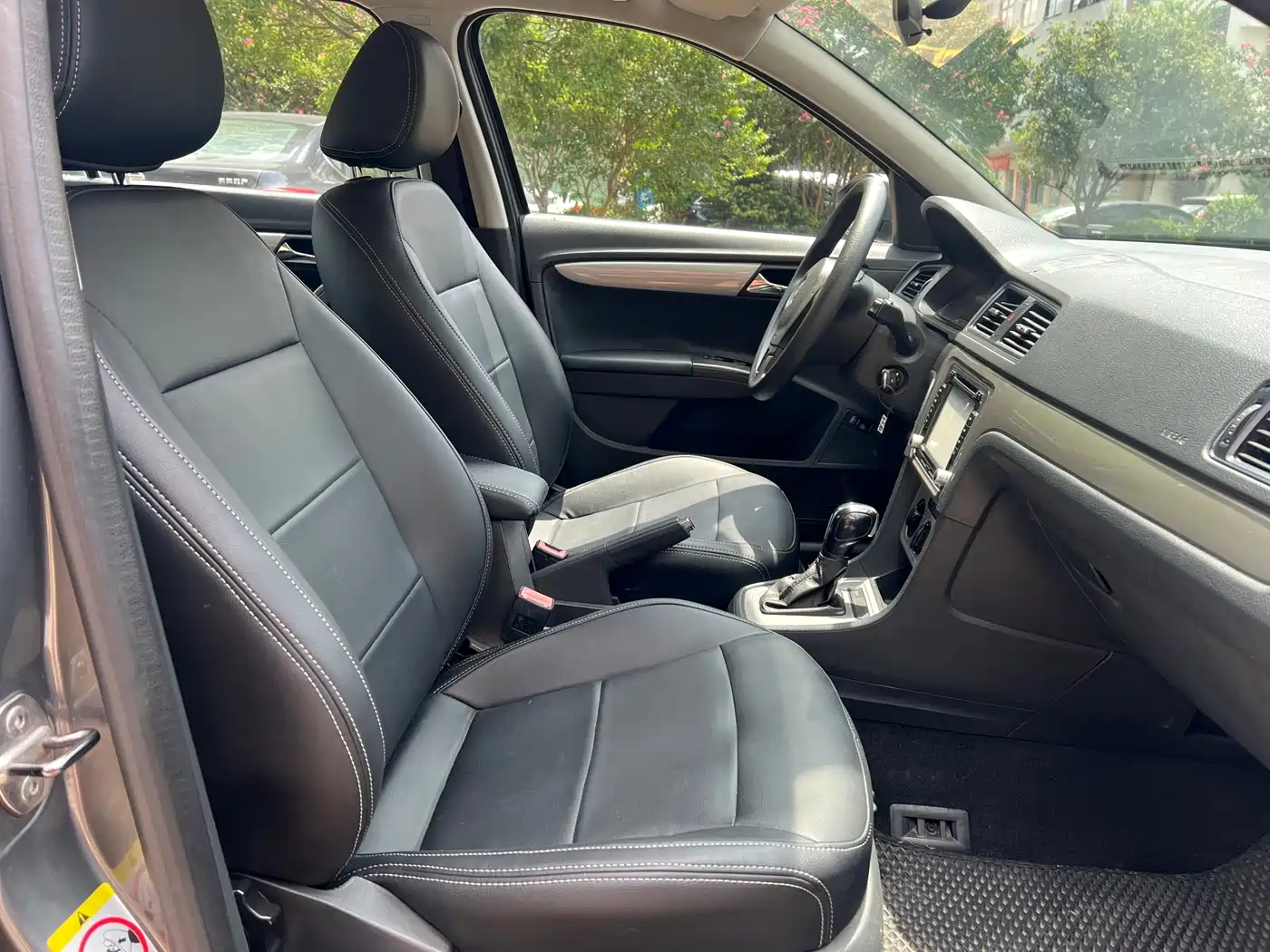 Volkswagen Lavida 2013 1.6L Automatic Trend Edition фото 8