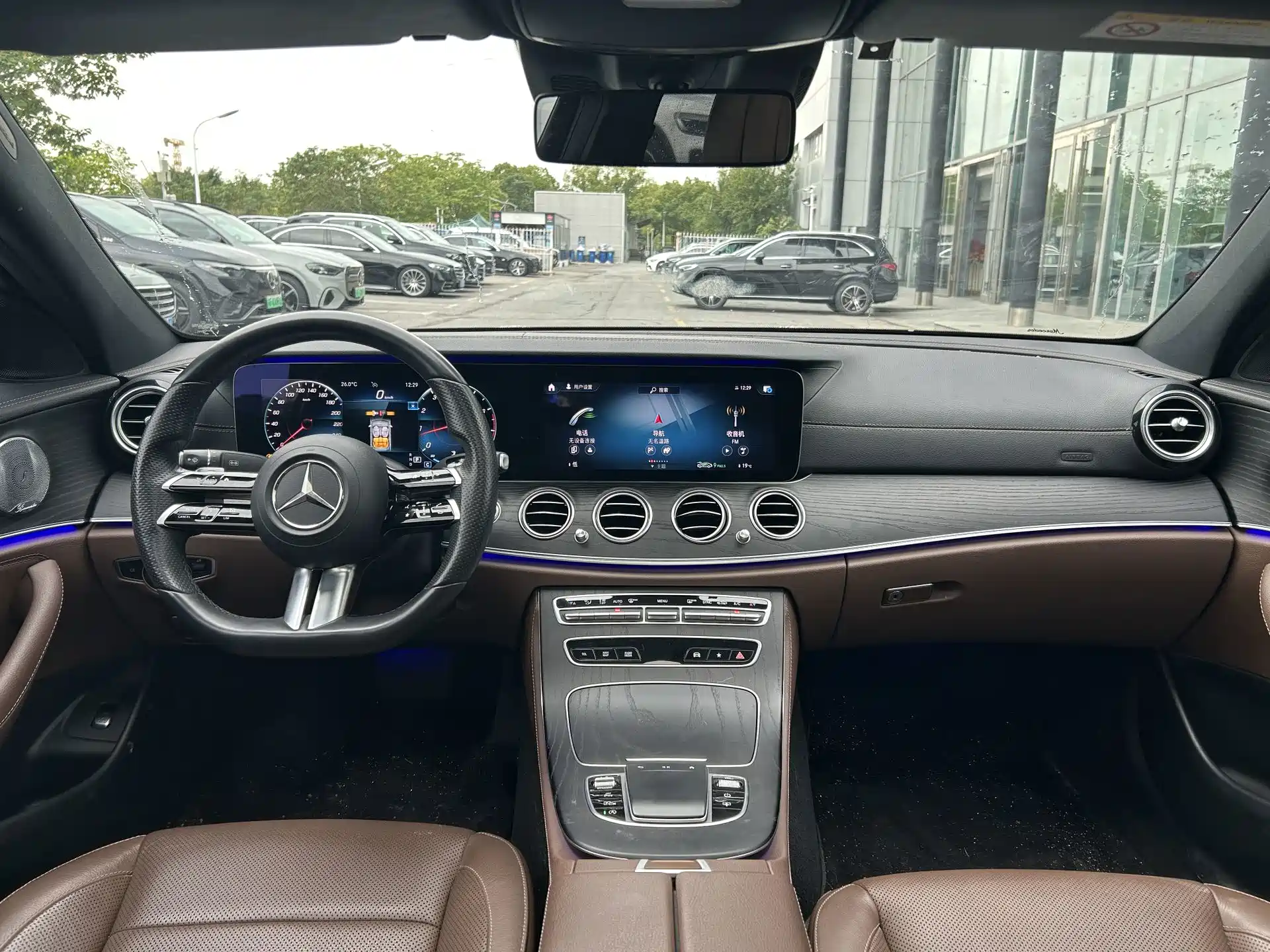 Фото 18 - Mercedes-Benz E-Class