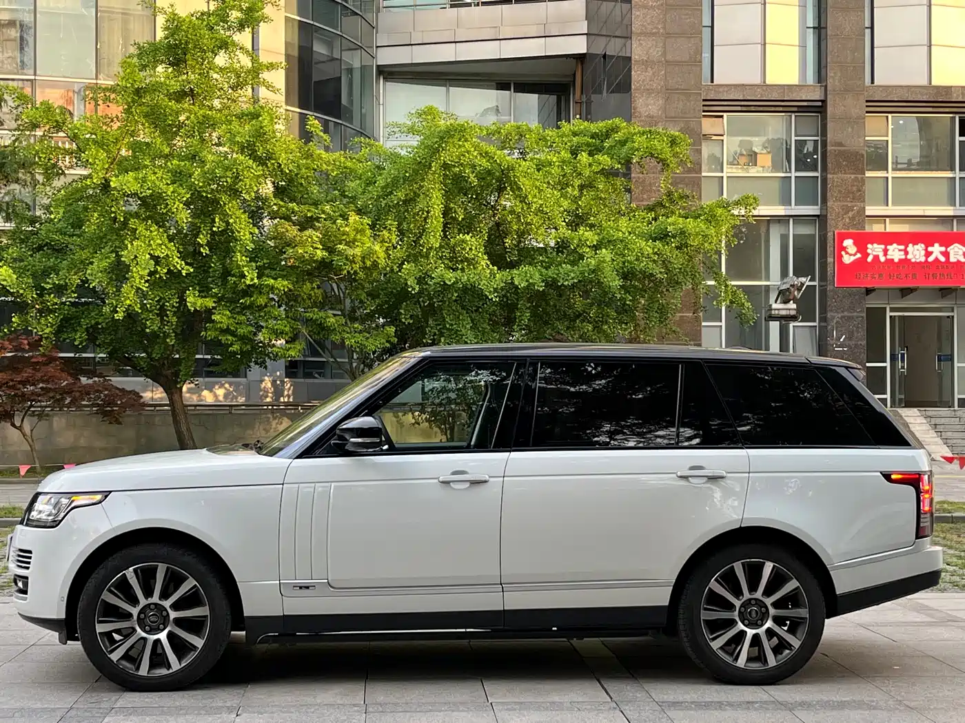 Land Rover Range Rover 2015 5.0 SC V8 AB Prestigious Genesis Extended Edition фото 4