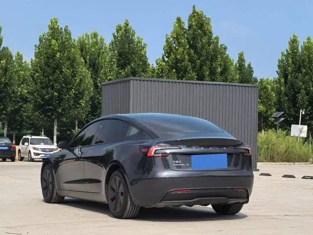 Фото 18 - Tesla Model 3