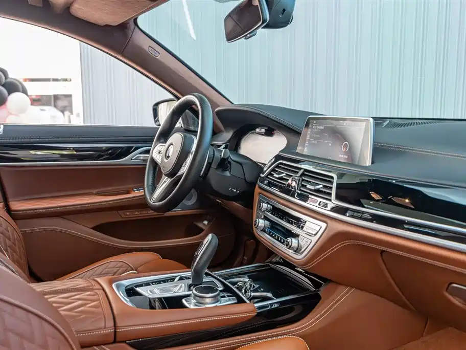 BMW 7 Series 2019 Facelift 740Li xDrive Executive M Sport Package фото 25